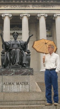 Nel 2004, davanti alla biblioteca della Columbia University presso la quale negli anni Sessanta ha ottenuto MA e PhD